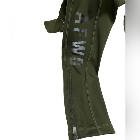 Alpha Forward Leggings Green Medium - Picture 5 of 9